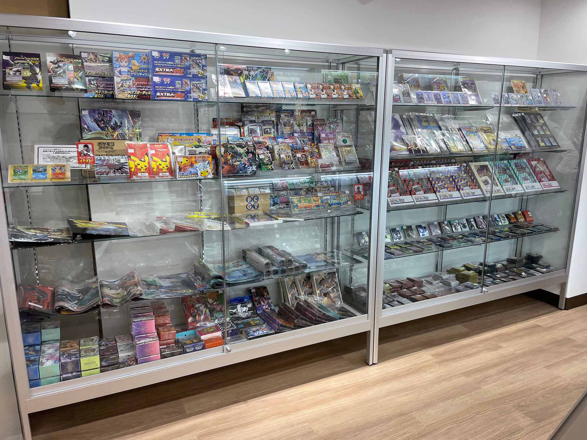 ガラスハイケース 導入事例 - 株式会社泉美什器