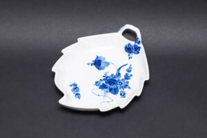 ロイヤル・コペンハーゲン ブルーフルーテッドジャパニーズ リーフ