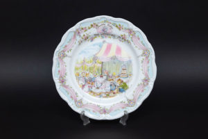 ロイヤル・ドルトン ブランブリーヘッジ メリーミッドウィンター 20cm