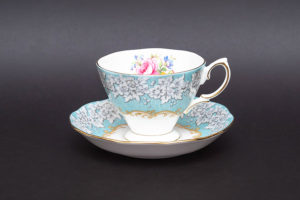 ロイヤル・アルバート エンチャントメント 18cmプレートを買い取りまし