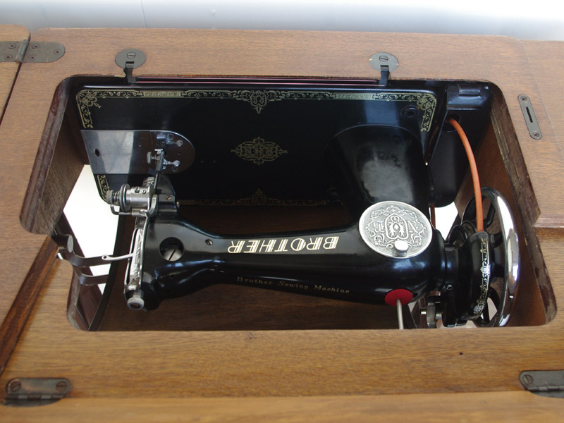 No.546 BROTHER ブラザー製 家庭用足踏みミシン：アンティークミシン
