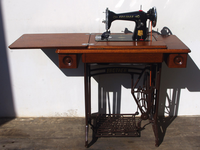 No.693 Brother ブラザー製 家庭用足踏みミシン：アンティークミシン