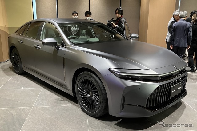 マットメタル”シリーズ第3弾、トヨタ『クラウン』セダンに設定［詳細