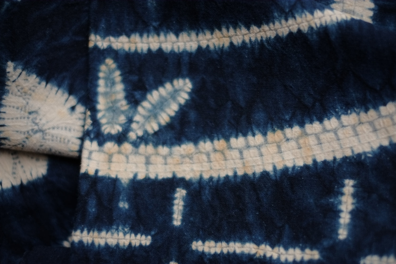 時代 中国 雲南省 絞り染め 藍染 風呂敷 大布 （20世紀） – 逢季荘