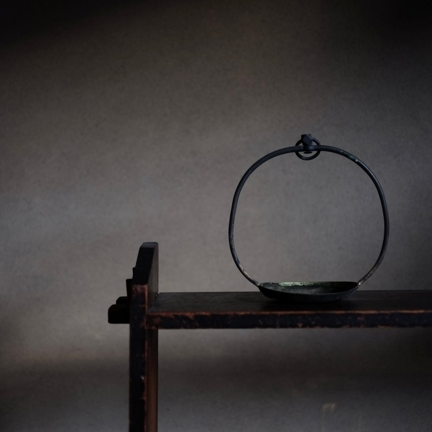 古銅 吊り灯火器 (明治期頃) – 逢季荘