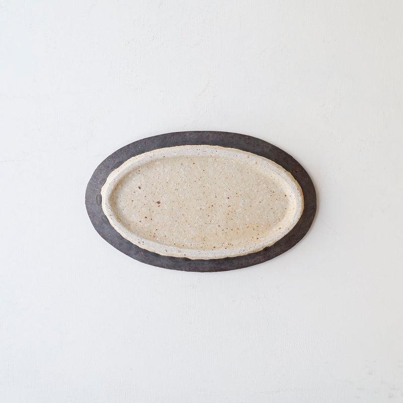 宮城陶器 オーバル皿 中 黒釉 – 雨晴/AMAHARE