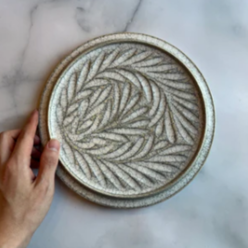 フラット丸プレート7寸 墨白｜藤原純（信楽焼 陶器） – nokaze｜陶器