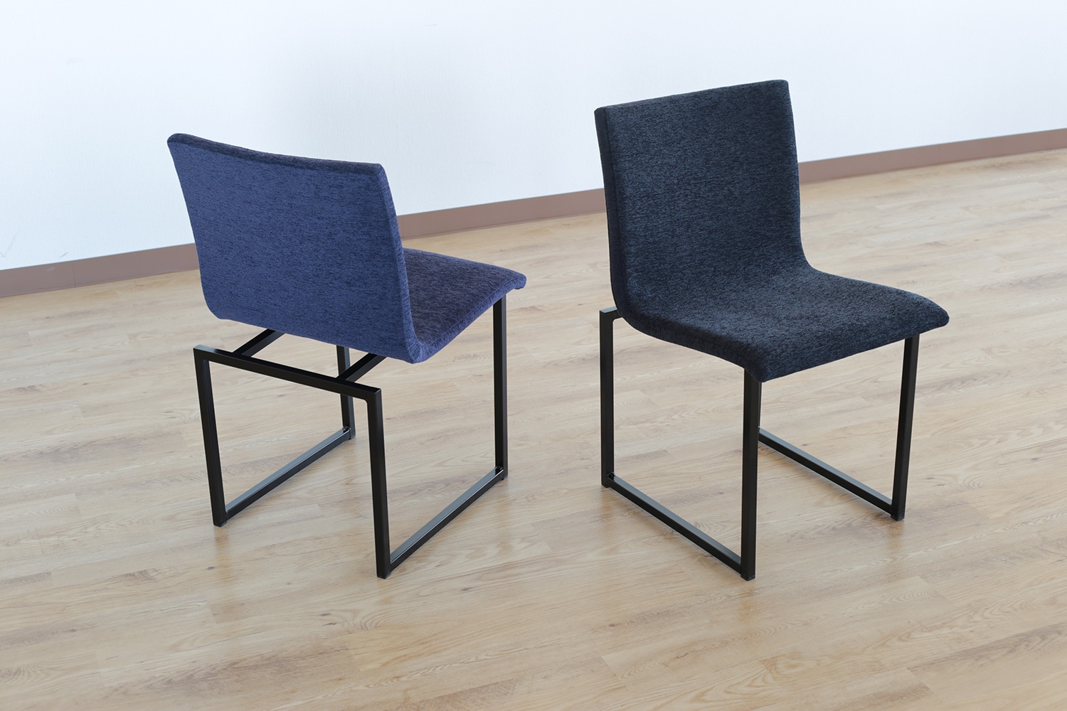 カラスダイニングチェア (カラーブラック) | ニッポネア(NIPPONAIRE