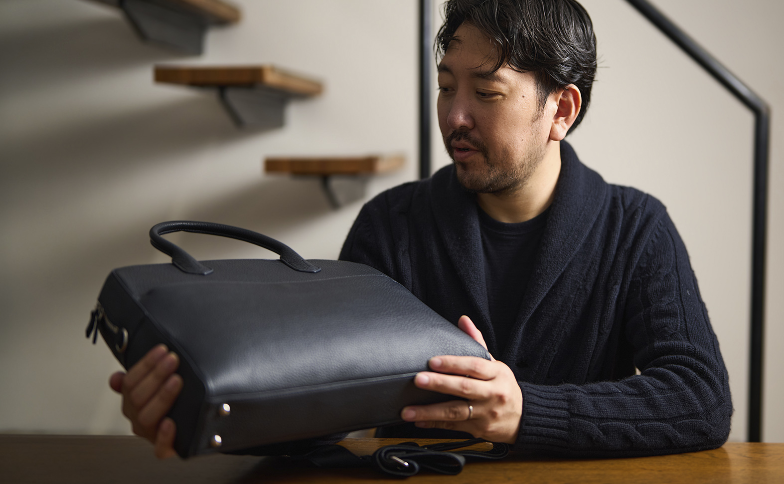 シュリンクレザー・ブリーフバッグ | メーカーズシャツ鎌倉 公式通販