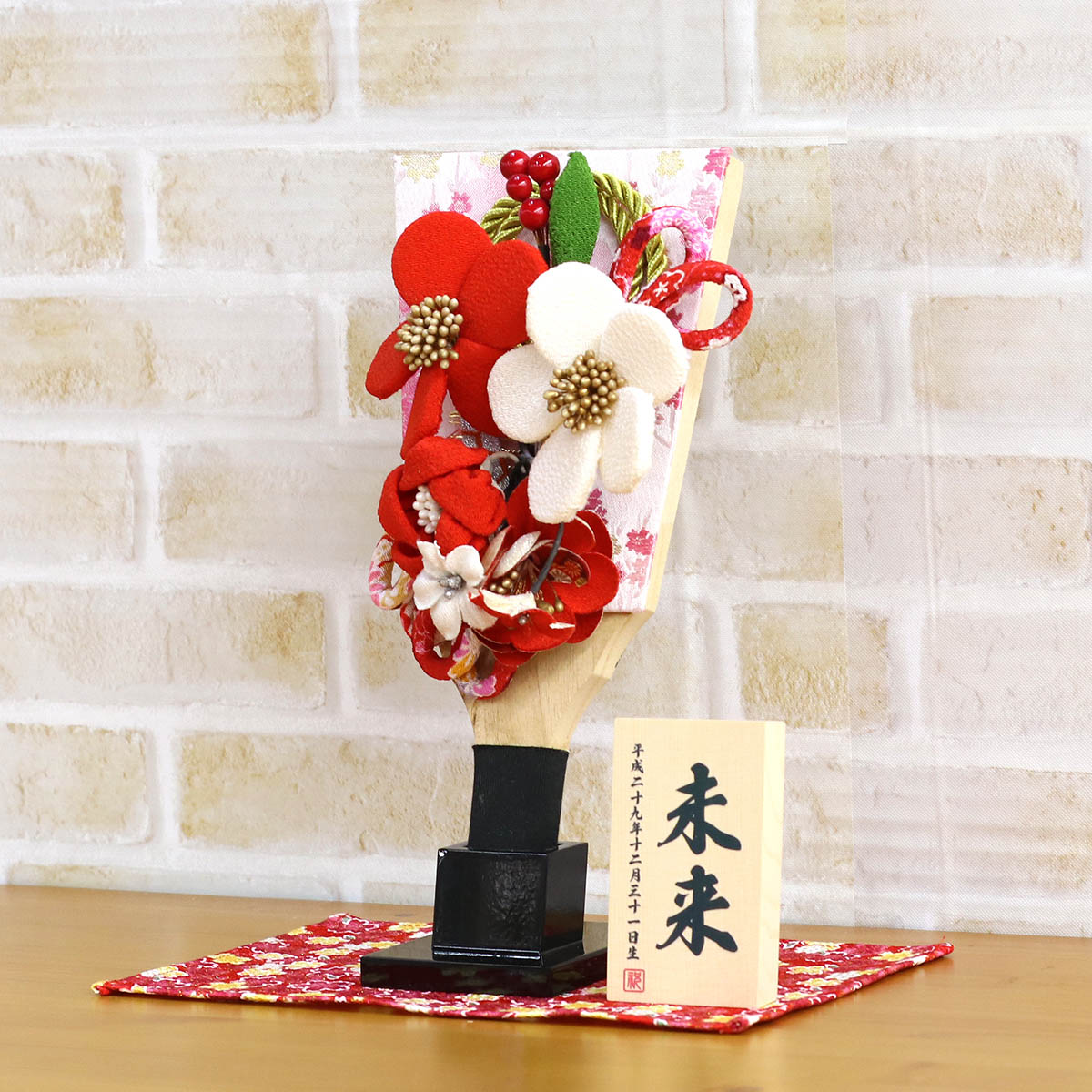 羽子板 お祝い 初正月 ちりめん細工髪飾り付き 敷き布セット : 雛人形