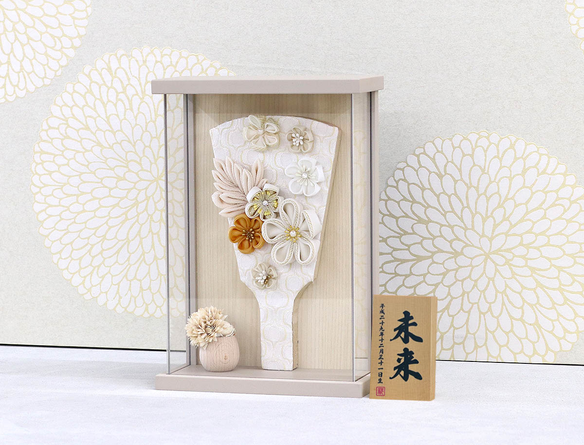 羽子板 お祝い 初正月 つまみ細工 白/モカ 壁掛け 額飾り モカ塗り