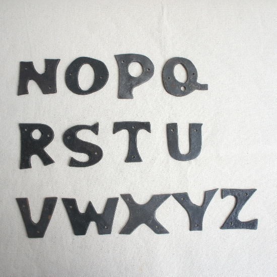 アイアンアルファベットプレート 大 (メール便可) : 輸入雑貨屋 BON