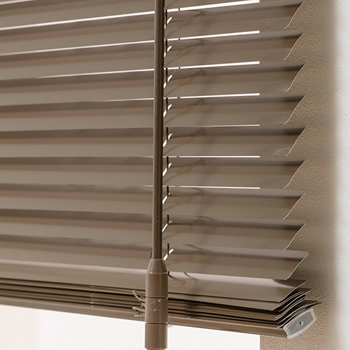 オーダー アルミブラインド／見た目も操作もすっきりしたマルチポール