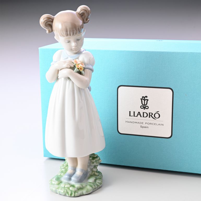 LLADRO（リヤドロ） 素敵なお花 フィギュア 人形 女性 女の子 リアドロ