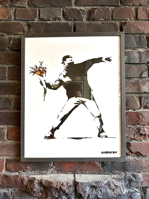 バンクシー アートフレーム （Love is in the Air/愛は空中に） 花束を