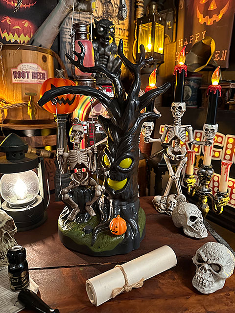 センサーで反応して動く！光る！ムービング ブランコスケルトン