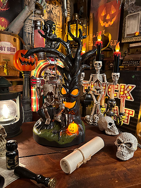 センサーで反応して動く！光る！ムービング ブランコスケルトン