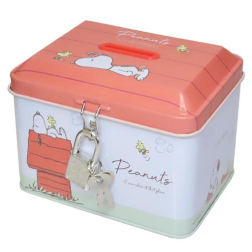 PEANUTS スヌーピー カギ付き缶バンク 貯金箱 のんびりドッグハウス