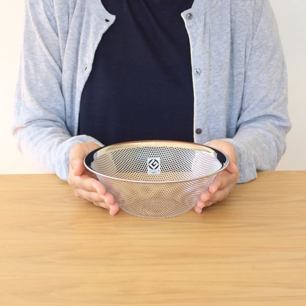 柳宗理 ＼2/25はポイント10倍／ 柳宗理 パンチングストレーナー ざる