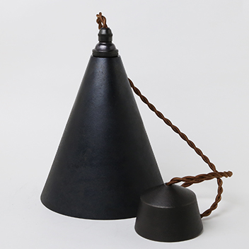 FUTAGAMI（フタガミ） ペンダントランプ 円錐 長 黒ムラ ペンダント