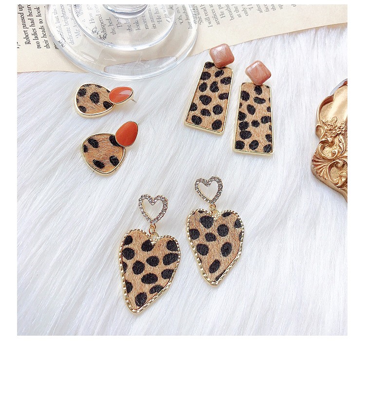 送料無料 レオパード柄 ピアス ヒョウ柄 アクセサリー イアリング 円