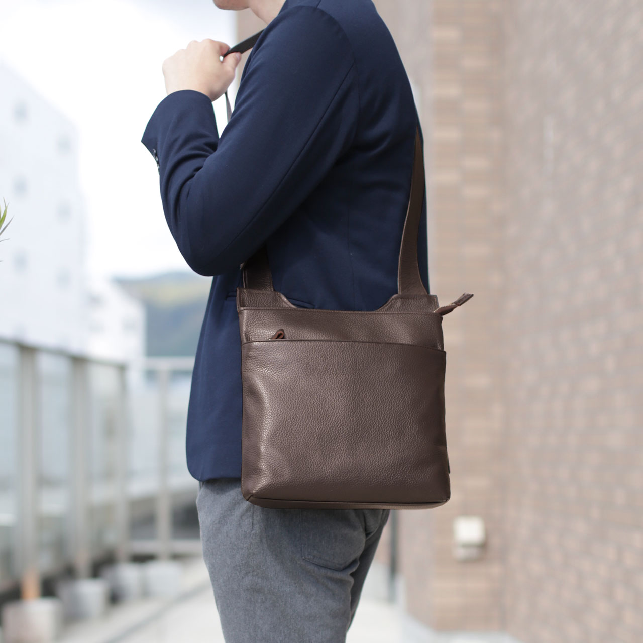 Jamale（ジャマレ） 日本製 牛革 ショルダー バッグ メンズ 本革 軽量