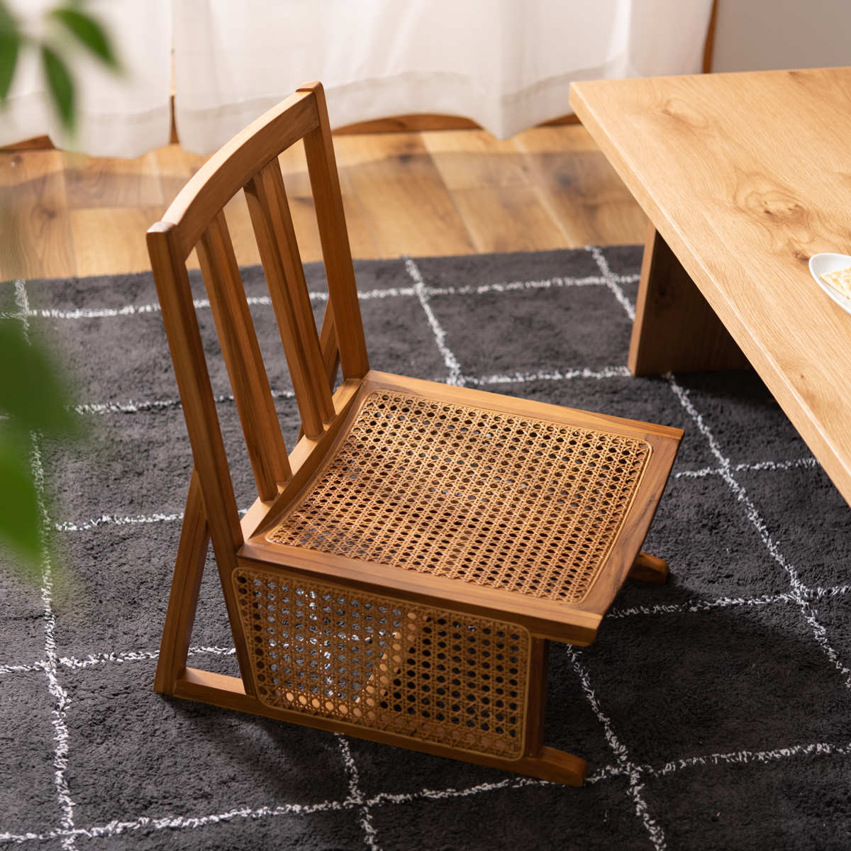 東谷 フロアチェア 天然木フレーム ラタン編み 座面高約20cm （ 座椅子