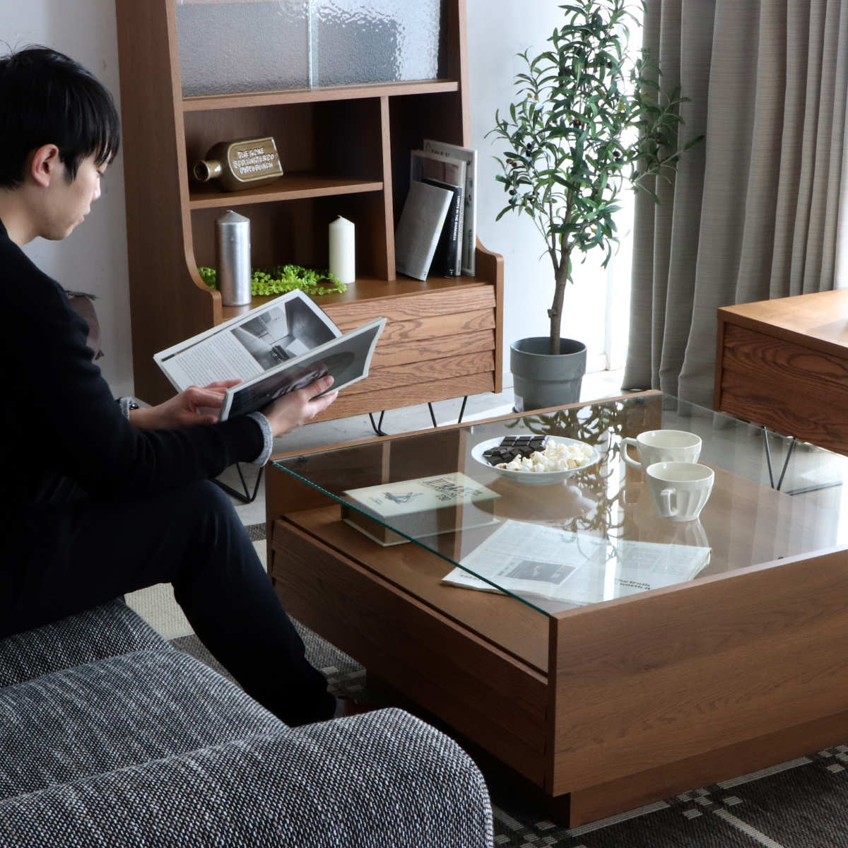 東馬（Tohma） センターテーブル ガラス天板 レッドオーク 無垢前板