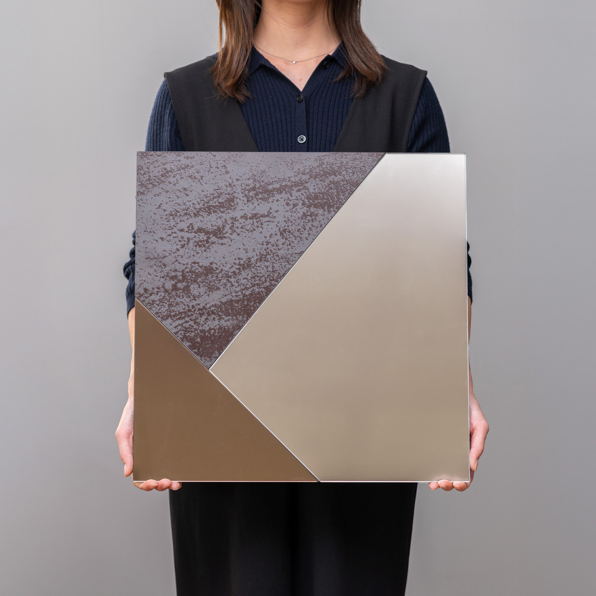 塩川光明堂 ミラー 壁掛け ウォールミラー イージス 45×45cm （ 鏡