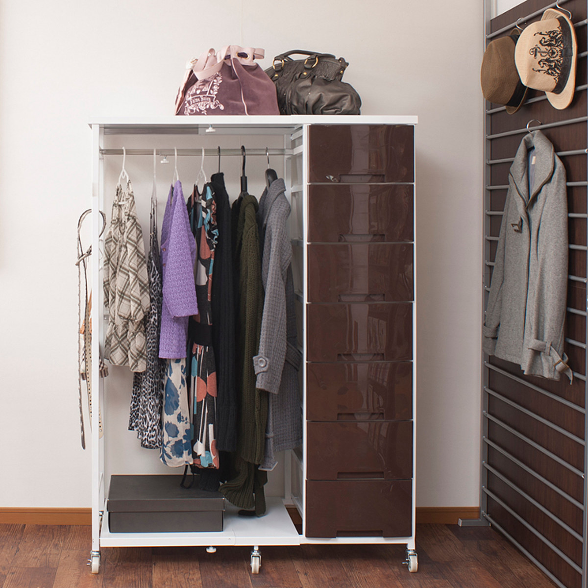 収納ケース ハンガー付きプラスチックチェスト 引き出し 7段 高さ141cm