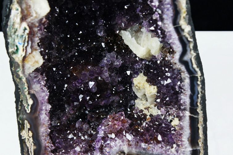 14.2Kg ブラジル産 カルサイトアメジストドーム 同梱不可 [t611-10074]