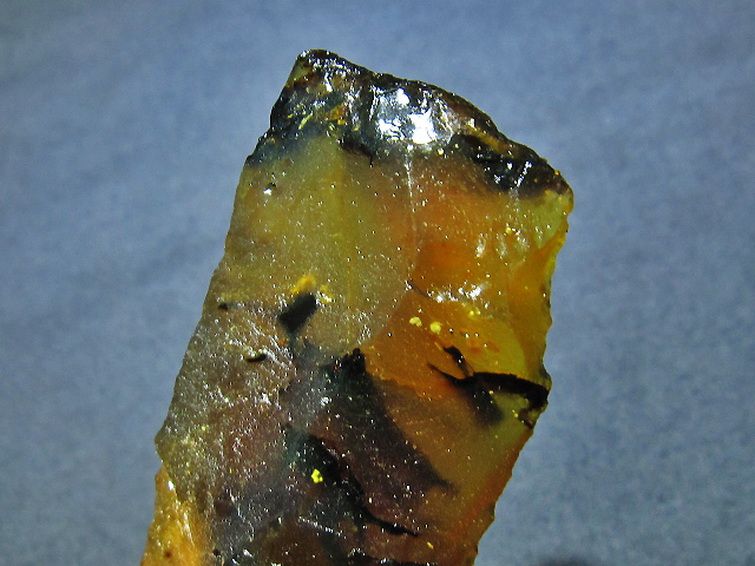 アンバー 琥珀 原石[t800-2056]