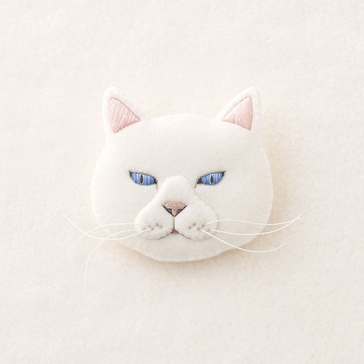 フェルトと刺繍でつくる 猫のブローチ キット シロ NSB-3 | フェルト