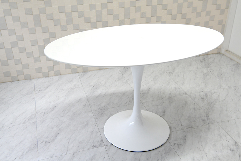 エーロ・サーリネン（Eero Saarinen） チューリップテーブル オーバル