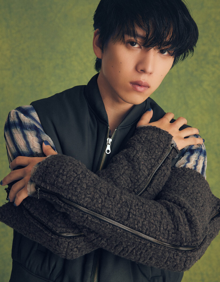 杉咲 花が表紙を飾る『装苑』2024年1月号の特集は「多才な人の多彩な