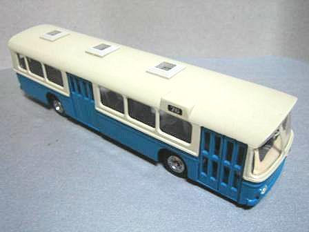 テクノ★スカニア★バス★エールフランス★デンマーク製★CR-76★ミニカー★昭和 スカニア CR76 by テクノ<br>サービスエリアで待ち構えるバス