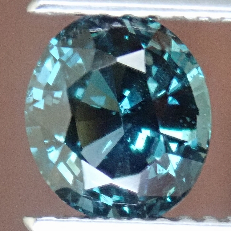 New! スリランカの（みどり）緑の天然スピネル1.630cts肉眼で緑