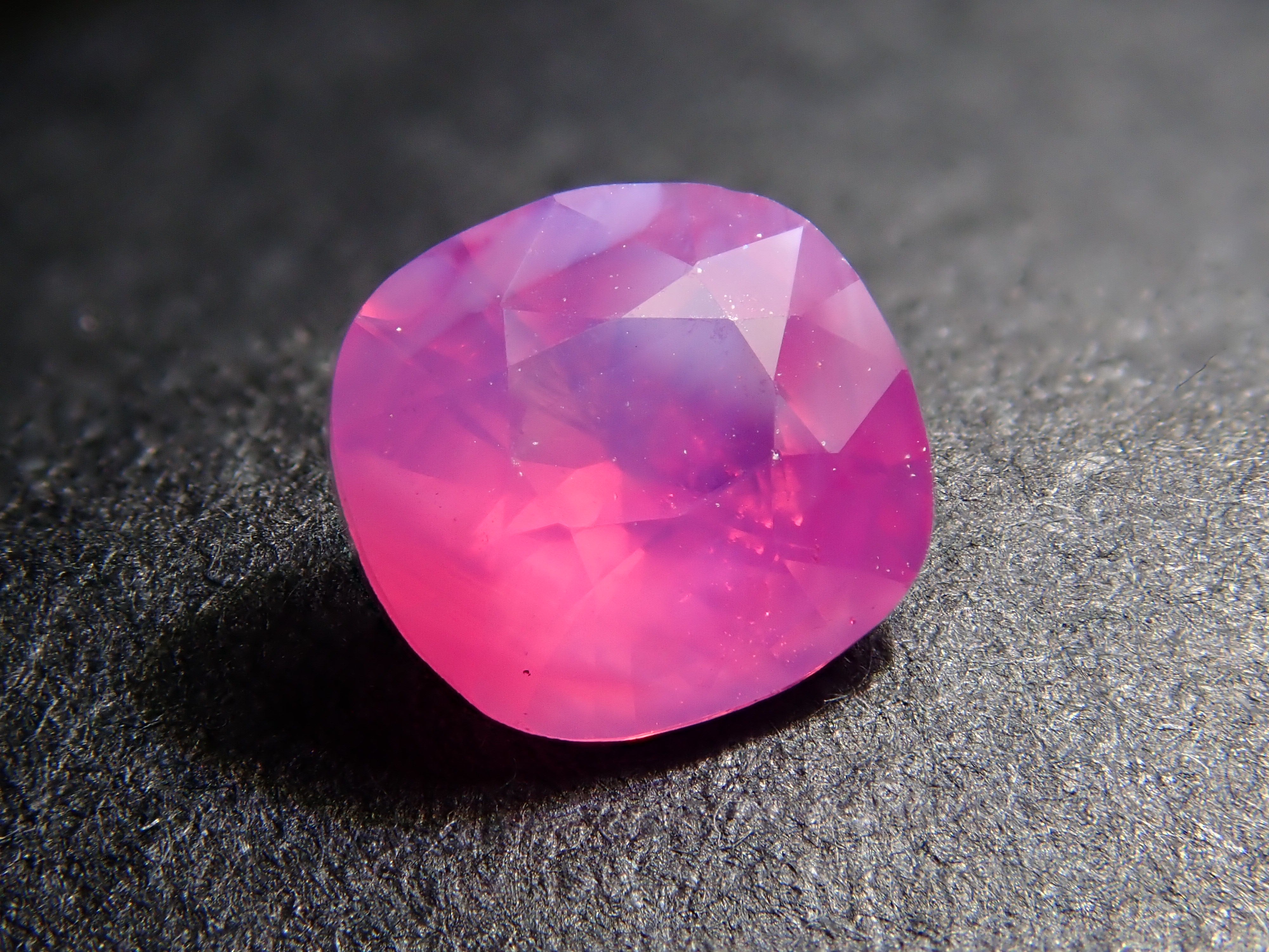 ベトナム産非加熱シルキーピンクサファイア 0.433ctルース