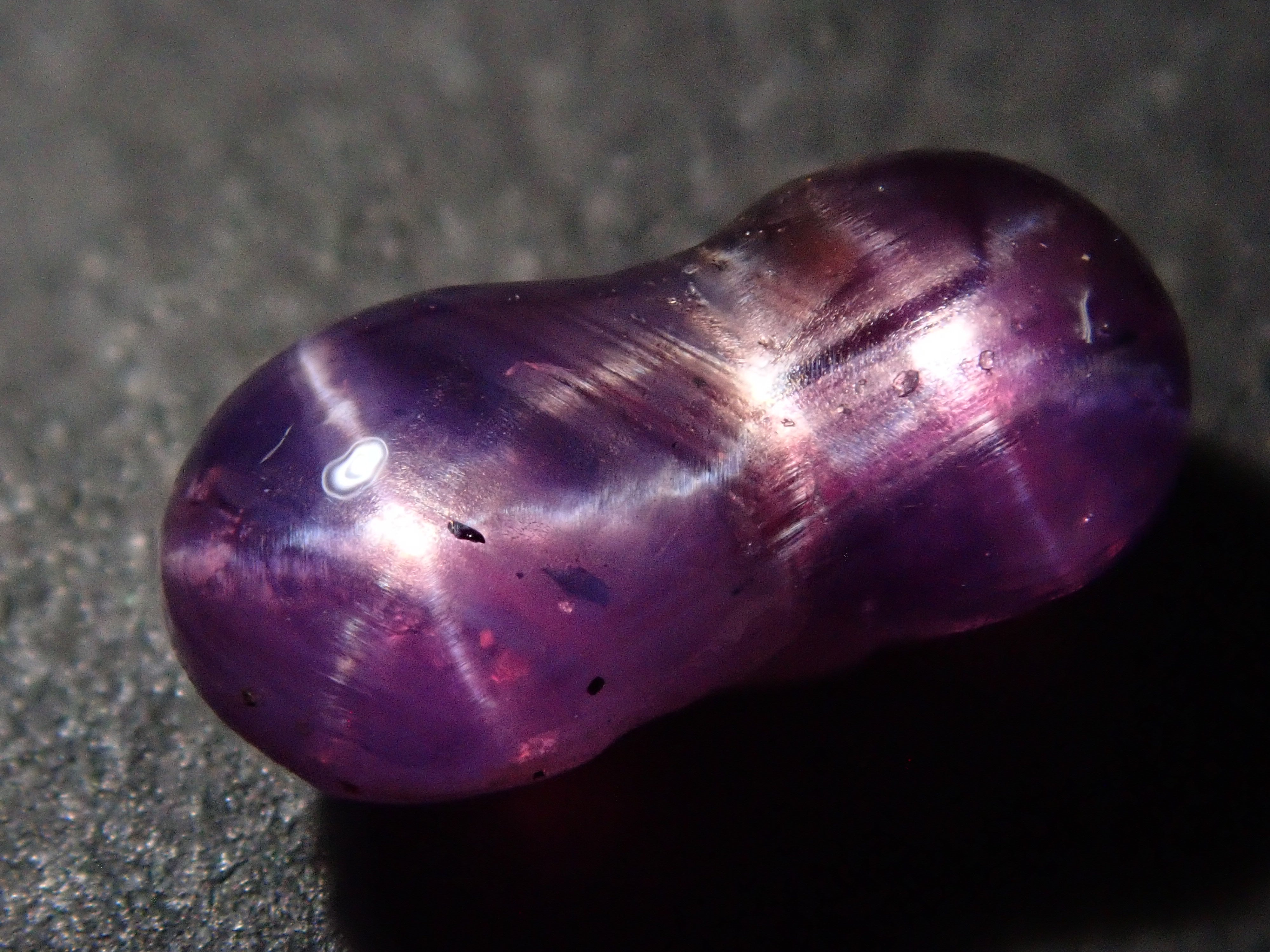 スリランカ産パープルツインスターサファイア 2.461ctルース