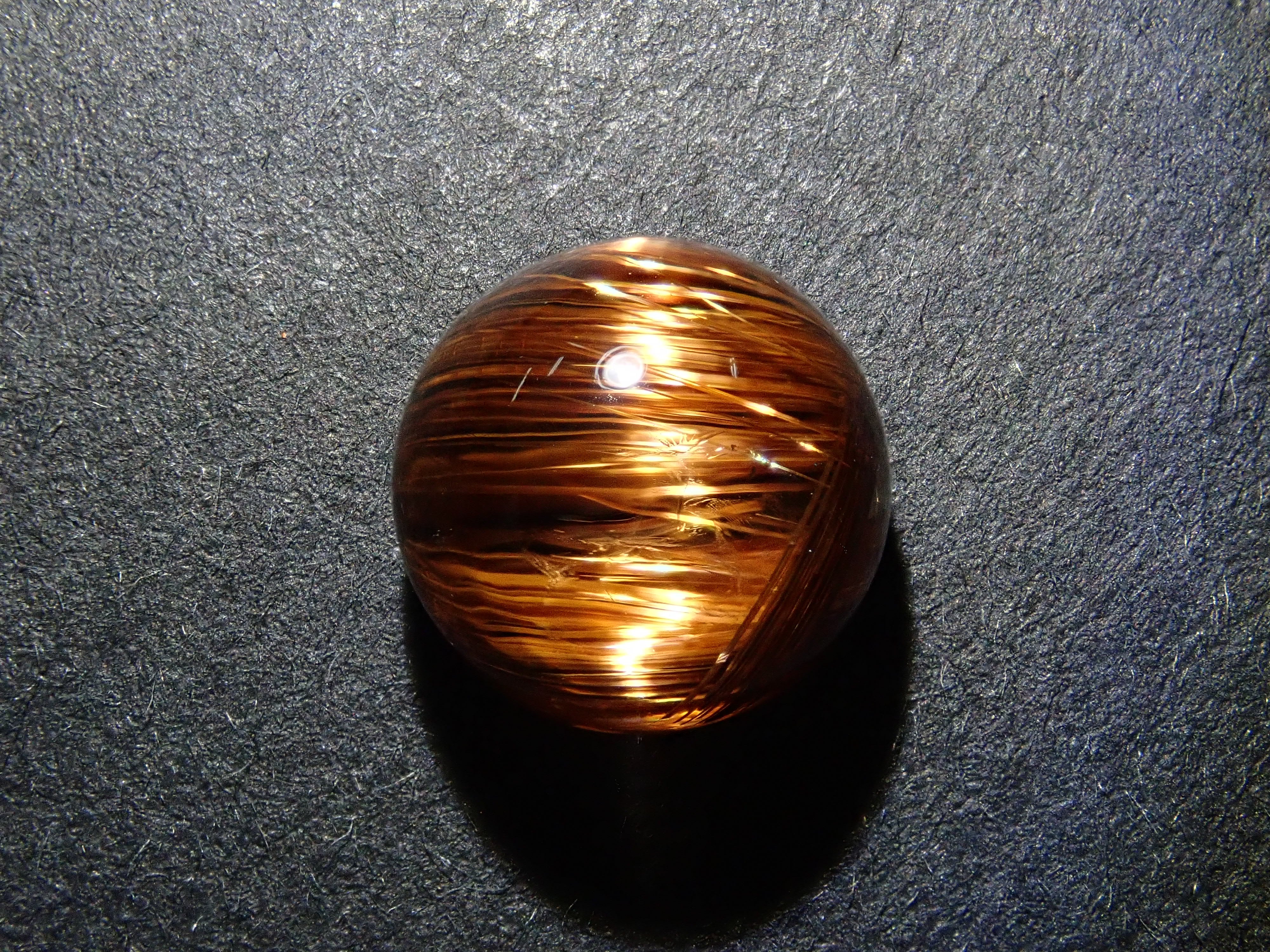 ブラジル産ルチルキャッツアイ 3.856ctルース