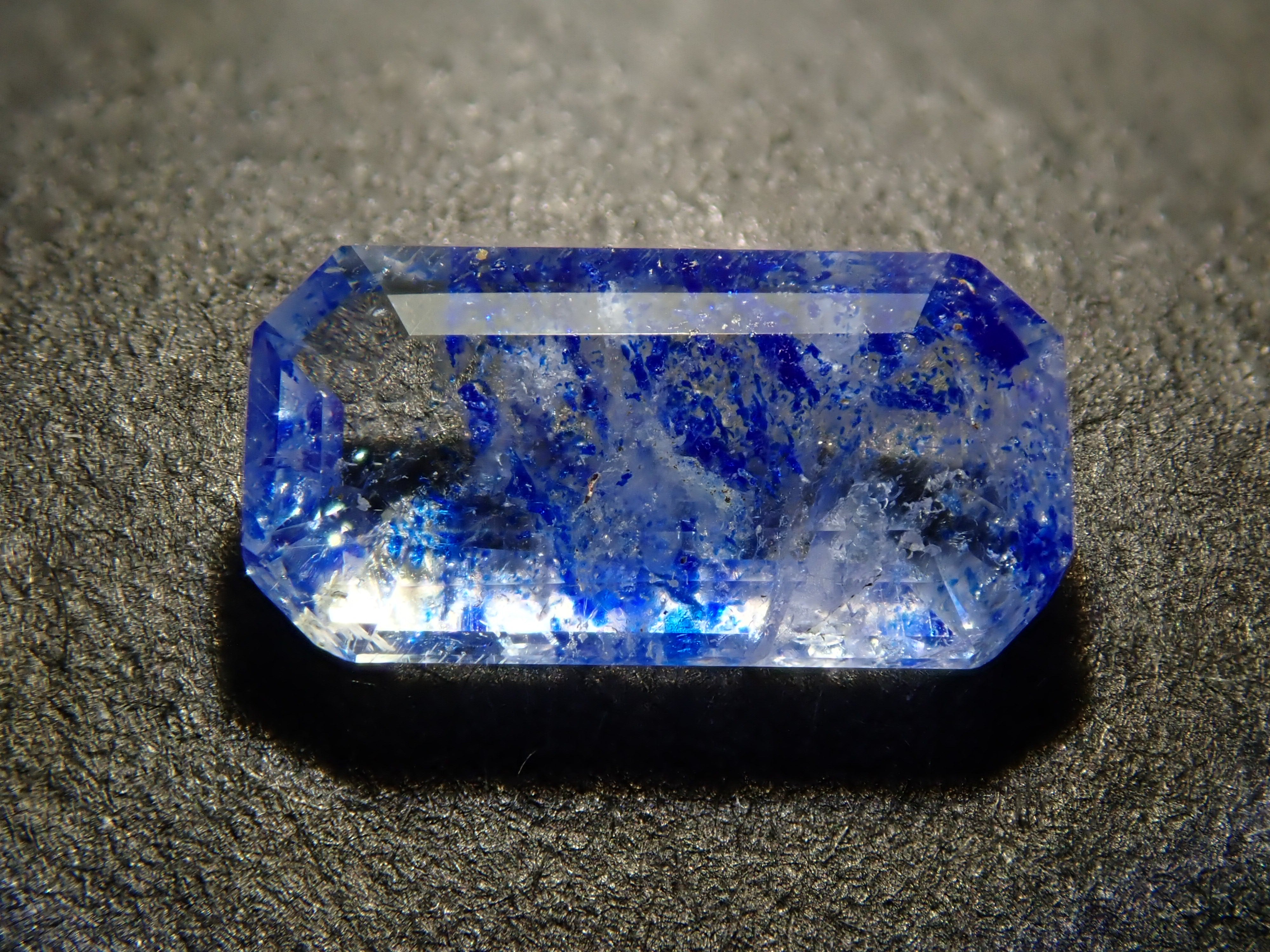 アフガニスタン産ラズライトインソーダライト 0.551ctルース