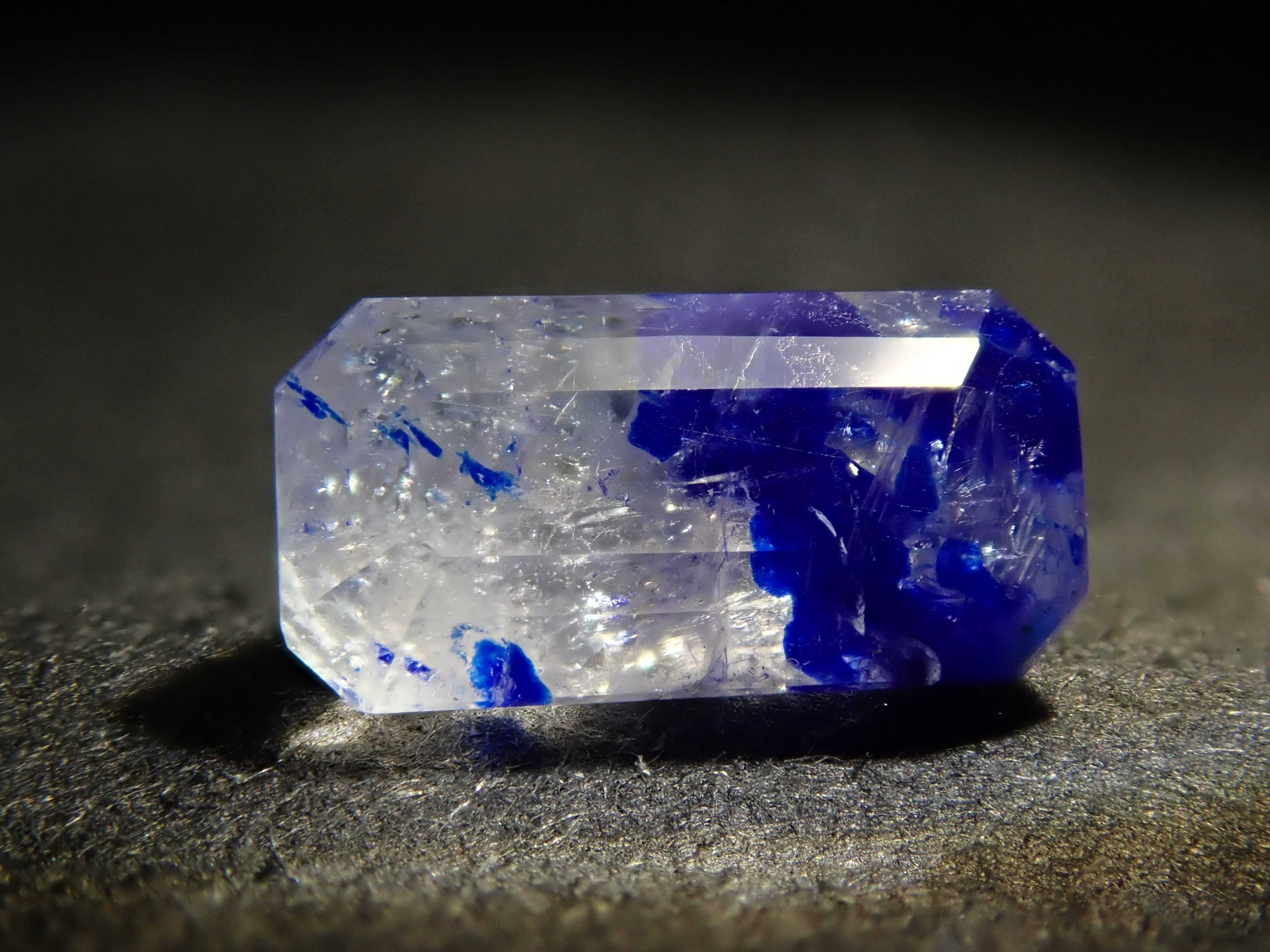 アフガニスタン産ラズライトインソーダライト 0.581ctルース