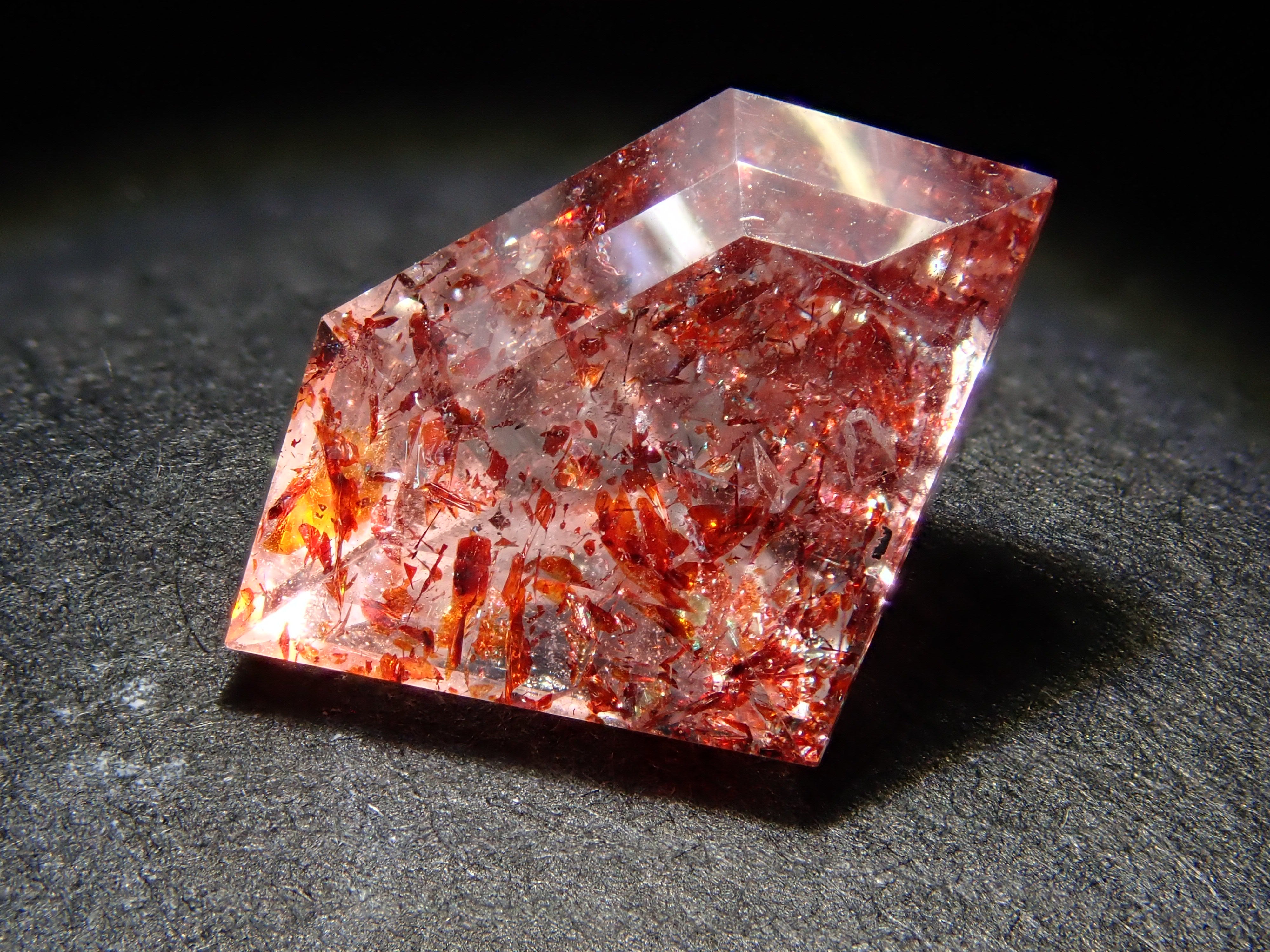 ブラジル産レピドクロサイトインクォーツ 1.555ctルース