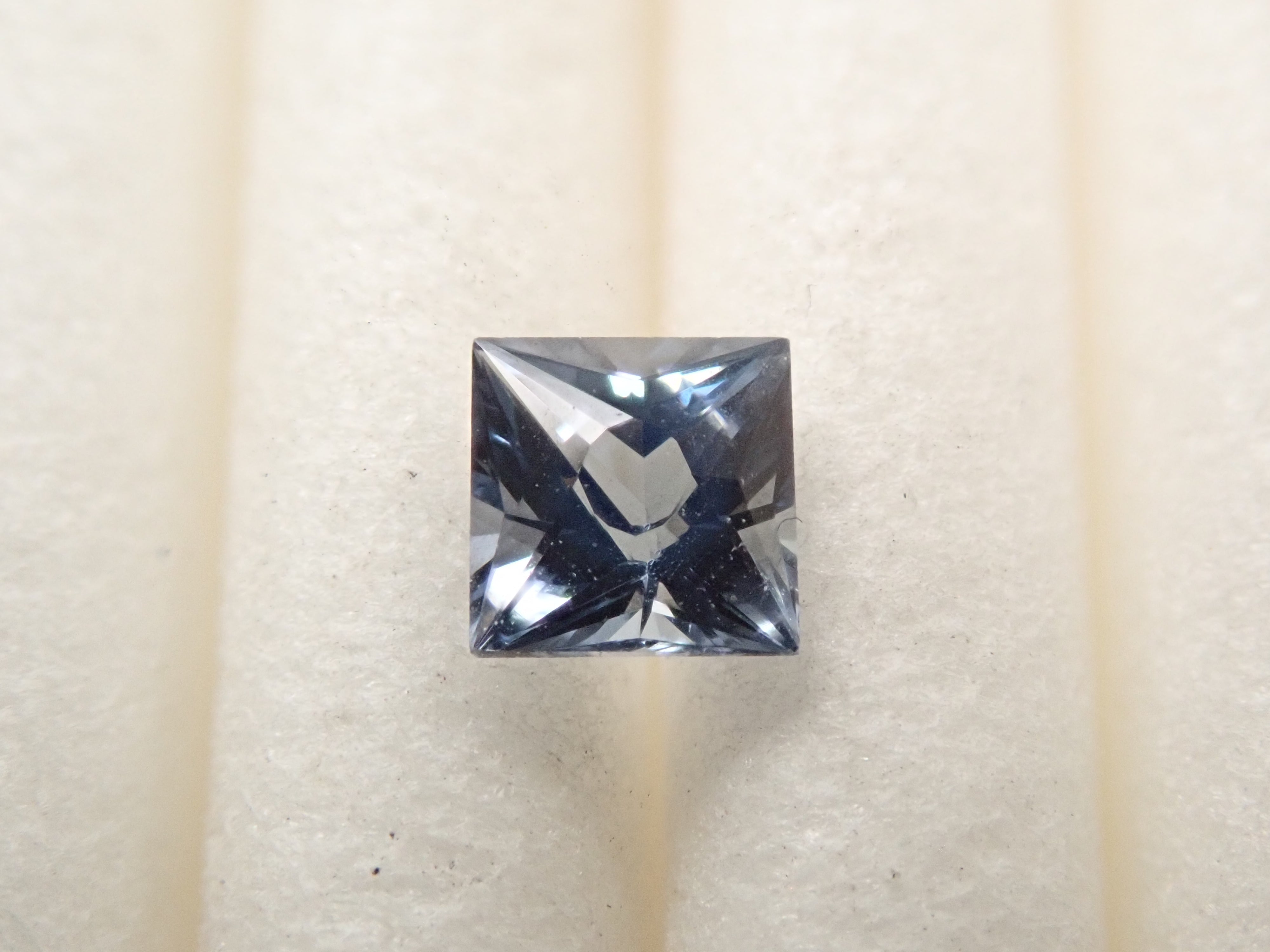 タンザニア産スピネル 0.165ctルース