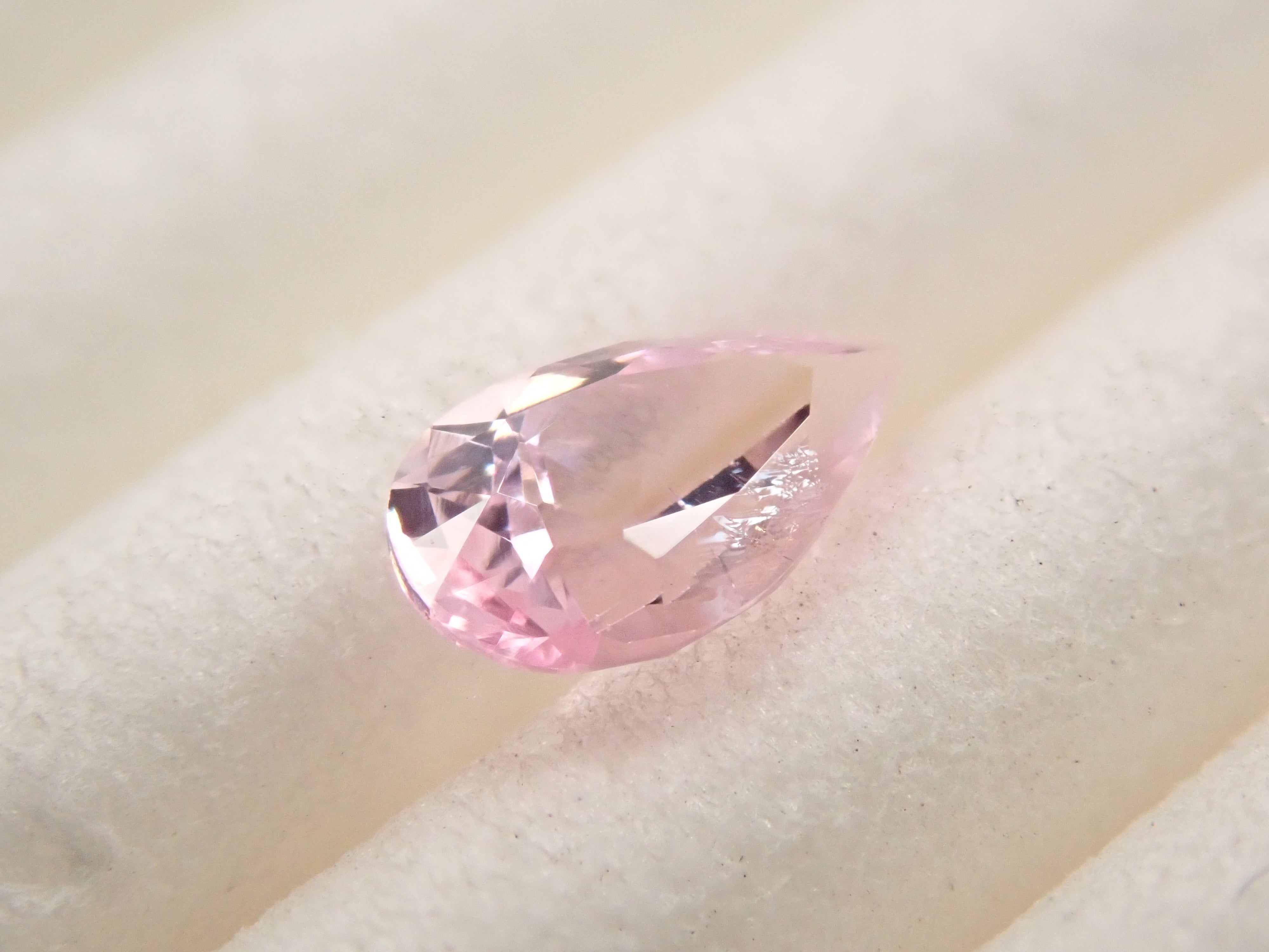 タンザニア産ピンクゾイサイト 0.242ctルース