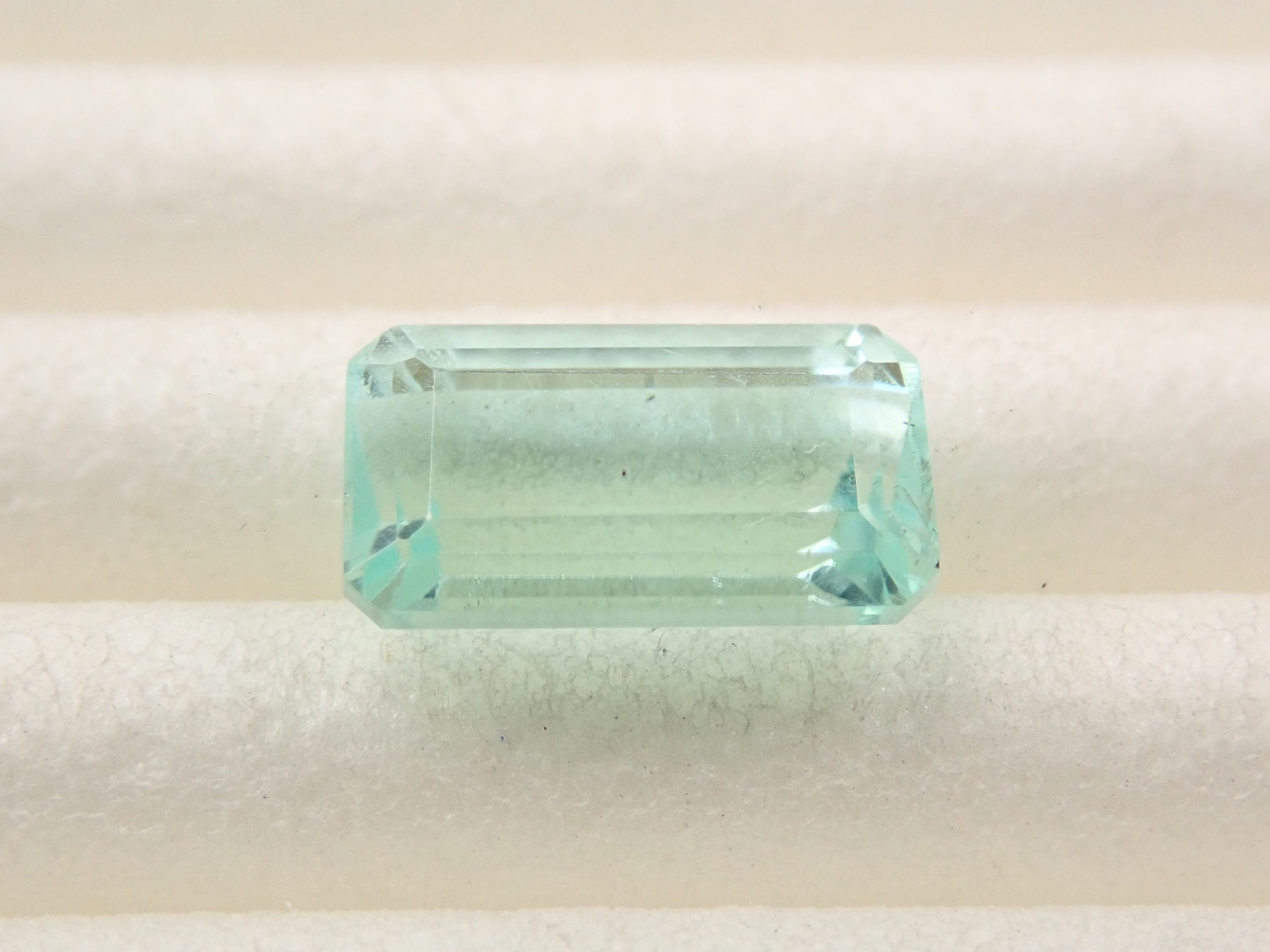 ボリビア産フォスフォフィライト 0.921ctルース