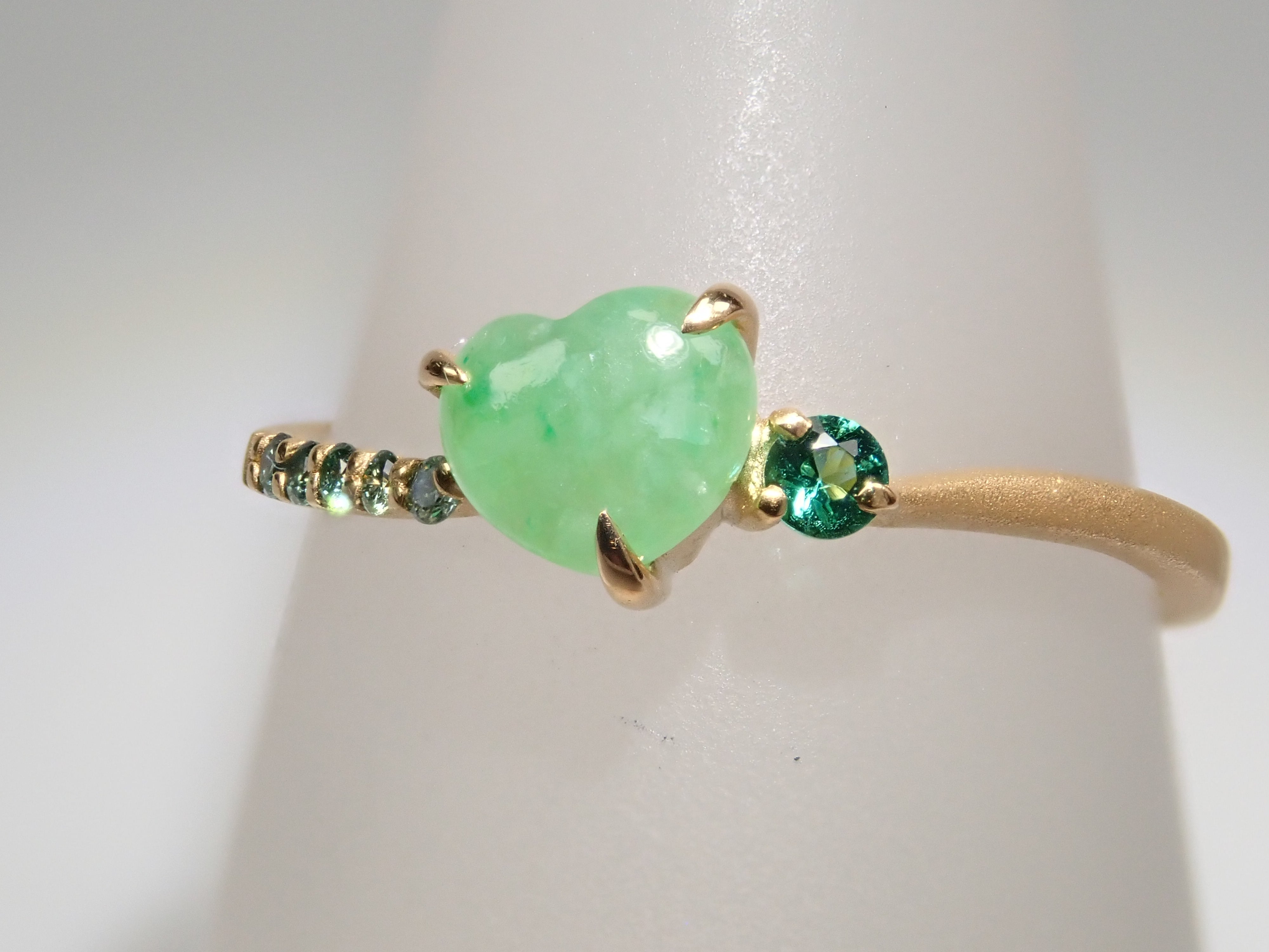 K18YG ミャンマー産翡翠（ヒスイ） 0.434ct・エメラルドリング