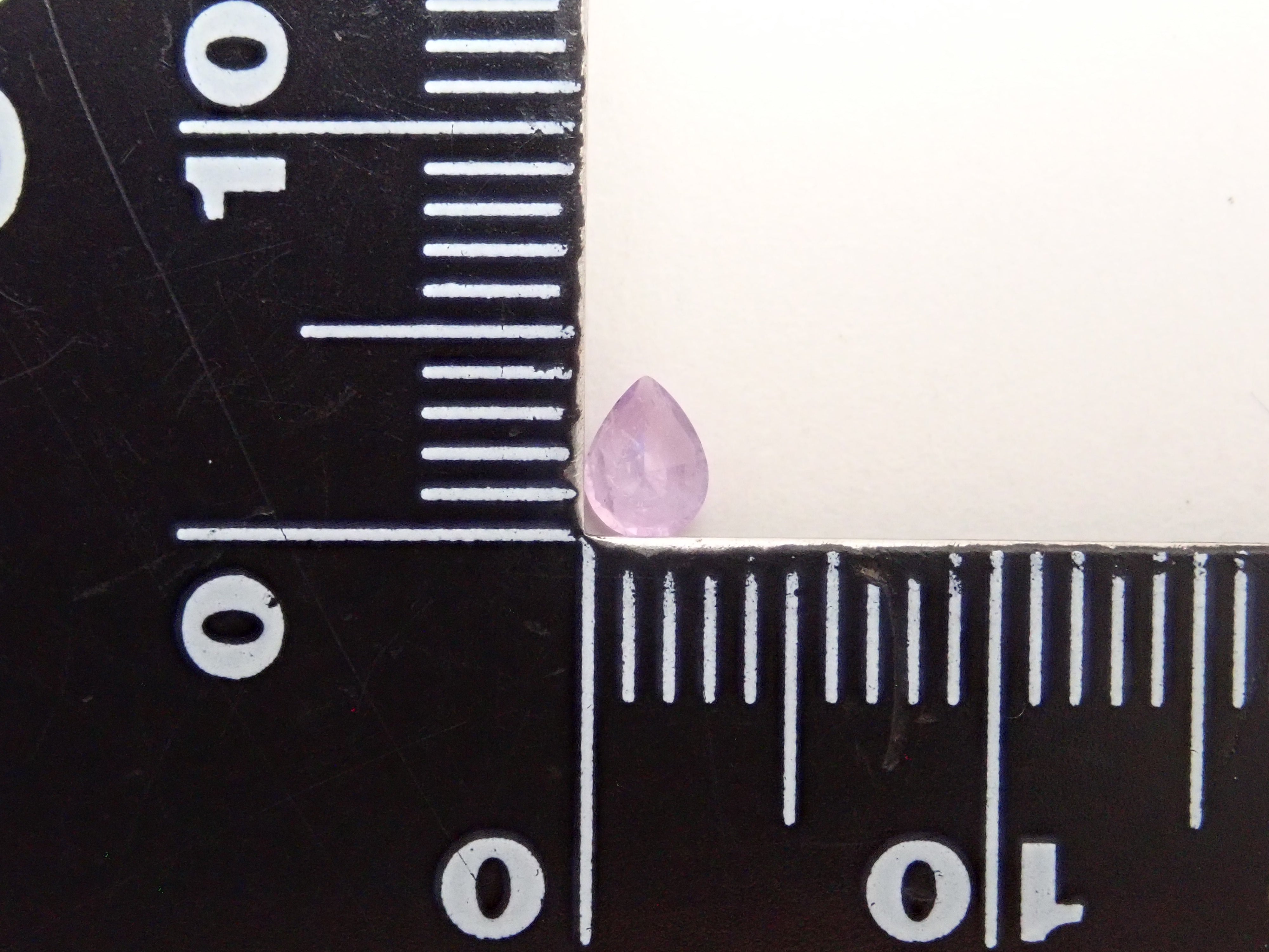 アフガニスタン産ハックマナイト 0.121ctルース