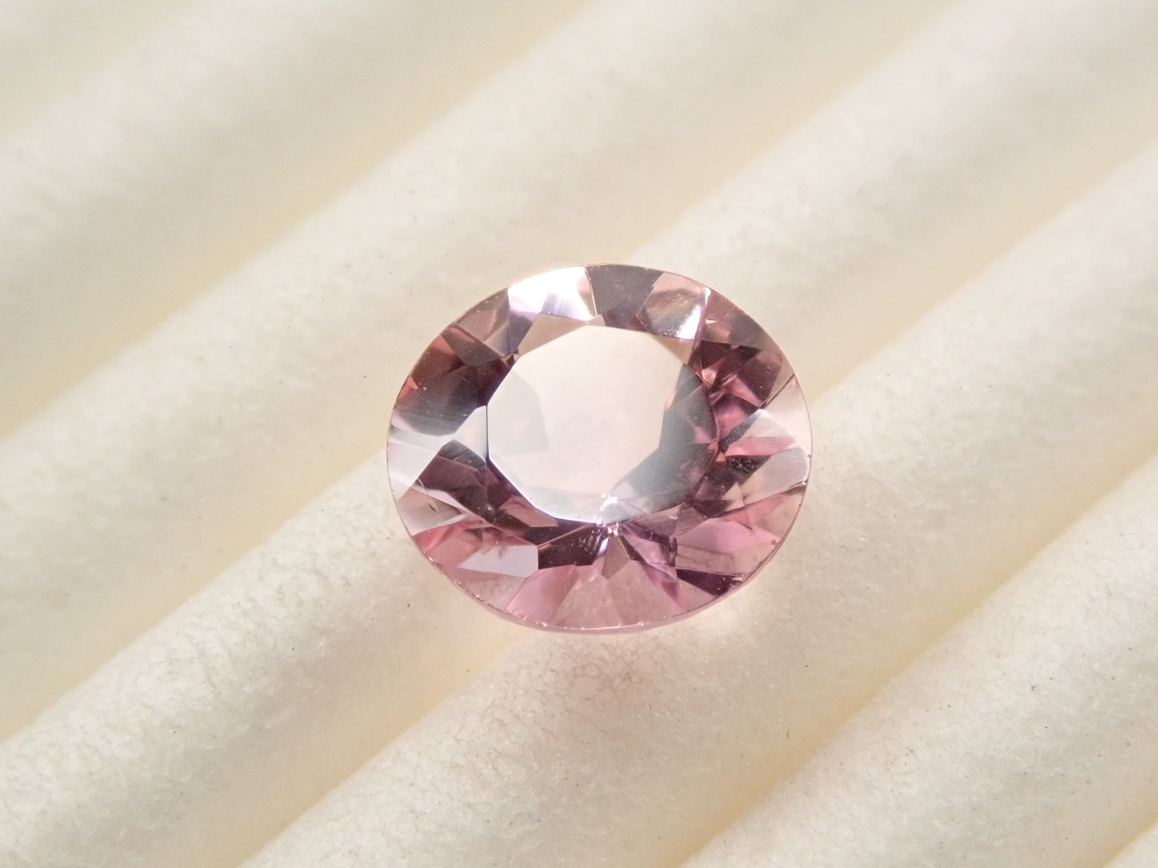 ブラジル産非加熱ピンクインペリアルトパーズ（シェリーピンク） 1.029