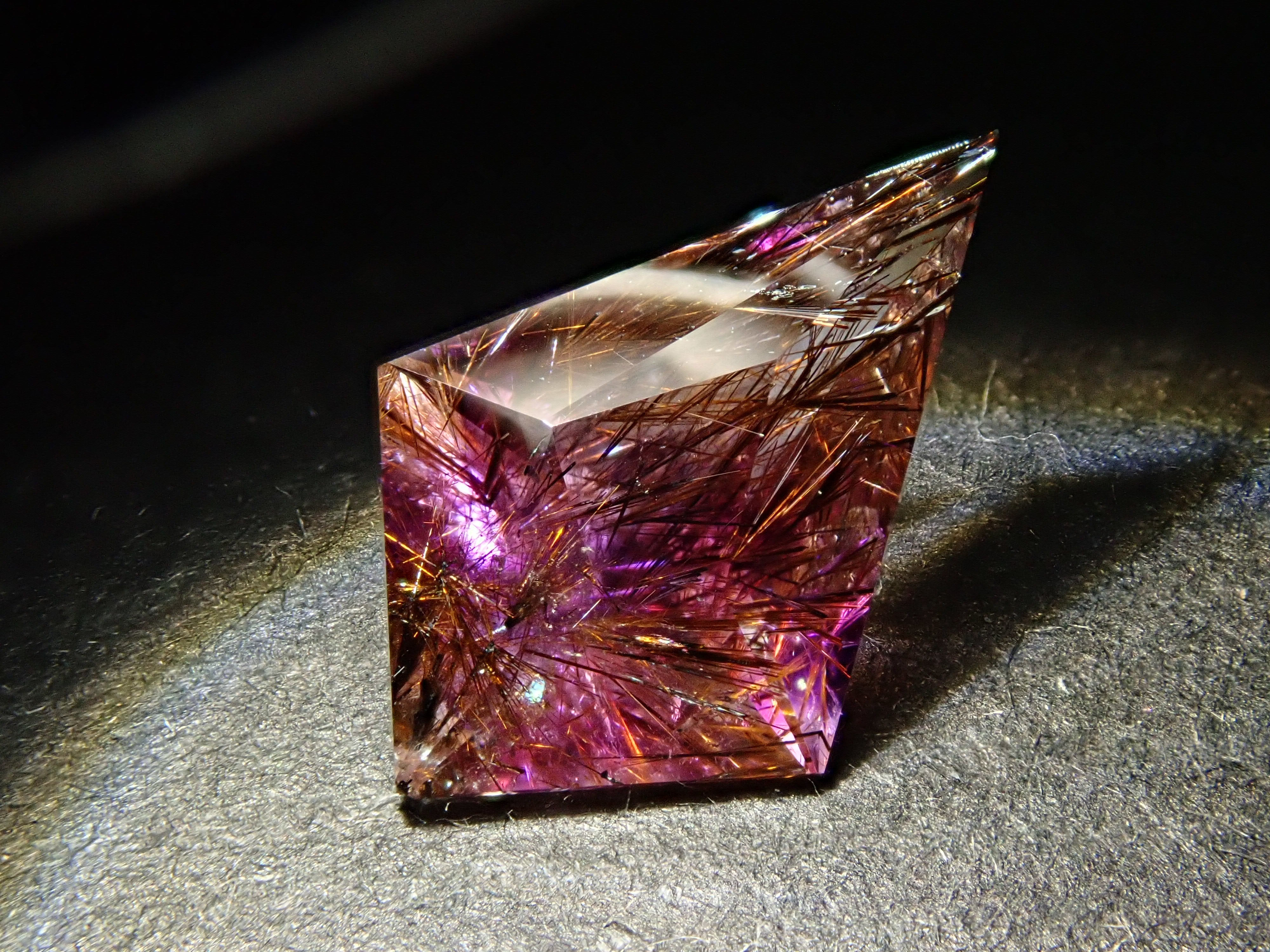 ブラジル産エレスチャルアメジスト 1.058ctルース